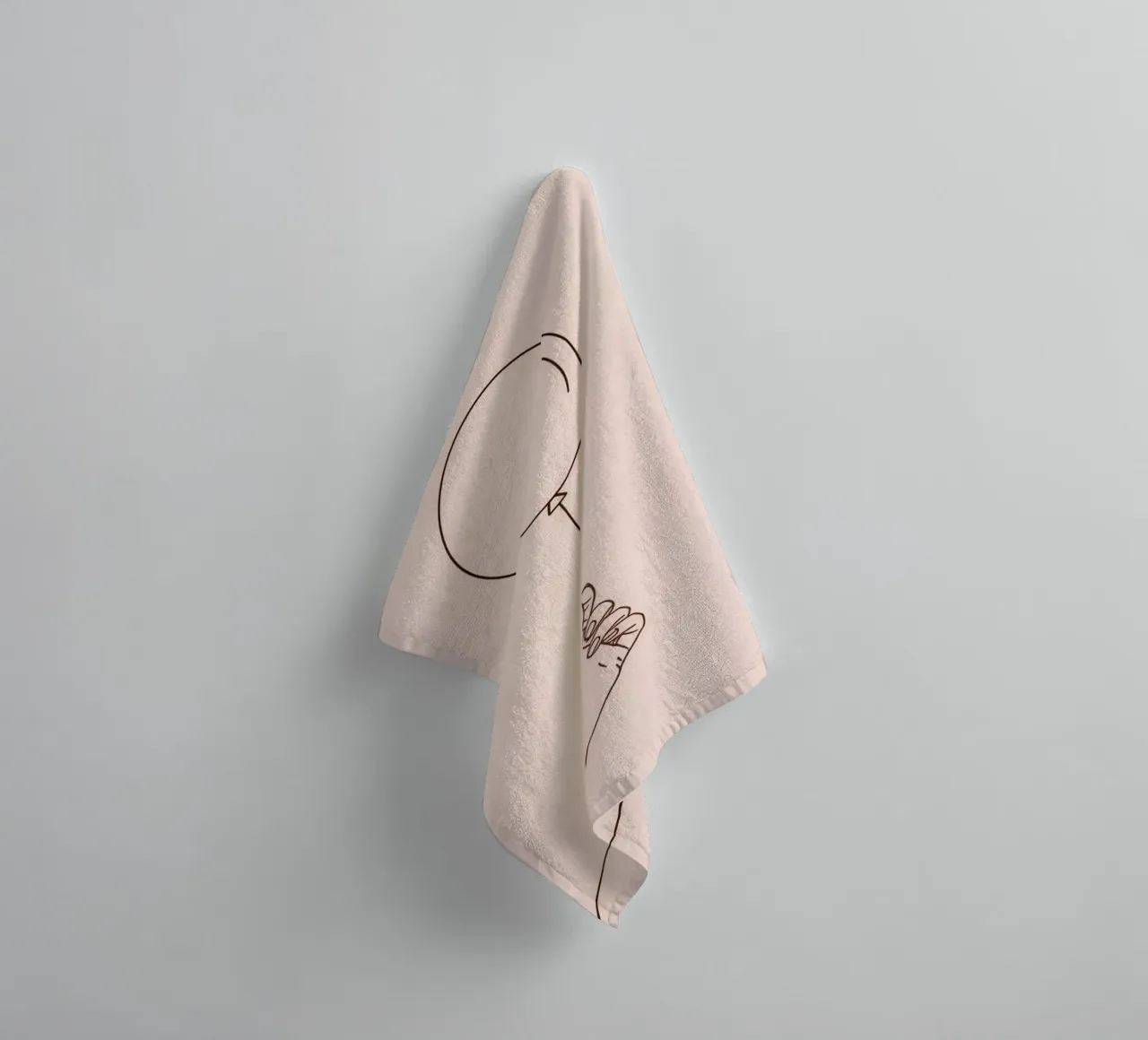 Mano che tiene un palloncino singolo rosa pastello simboleggia la gioia asciugamano da bagno da DesignDoodle