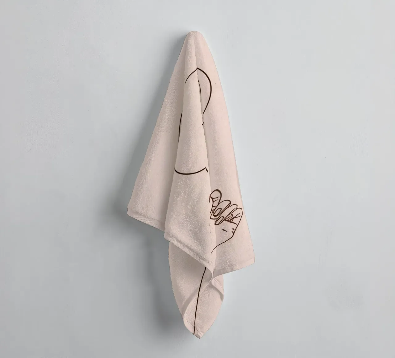 Mano che tiene un palloncino singolo rosa pastello simboleggia la gioia asciugamano da bagno da DesignDoodle