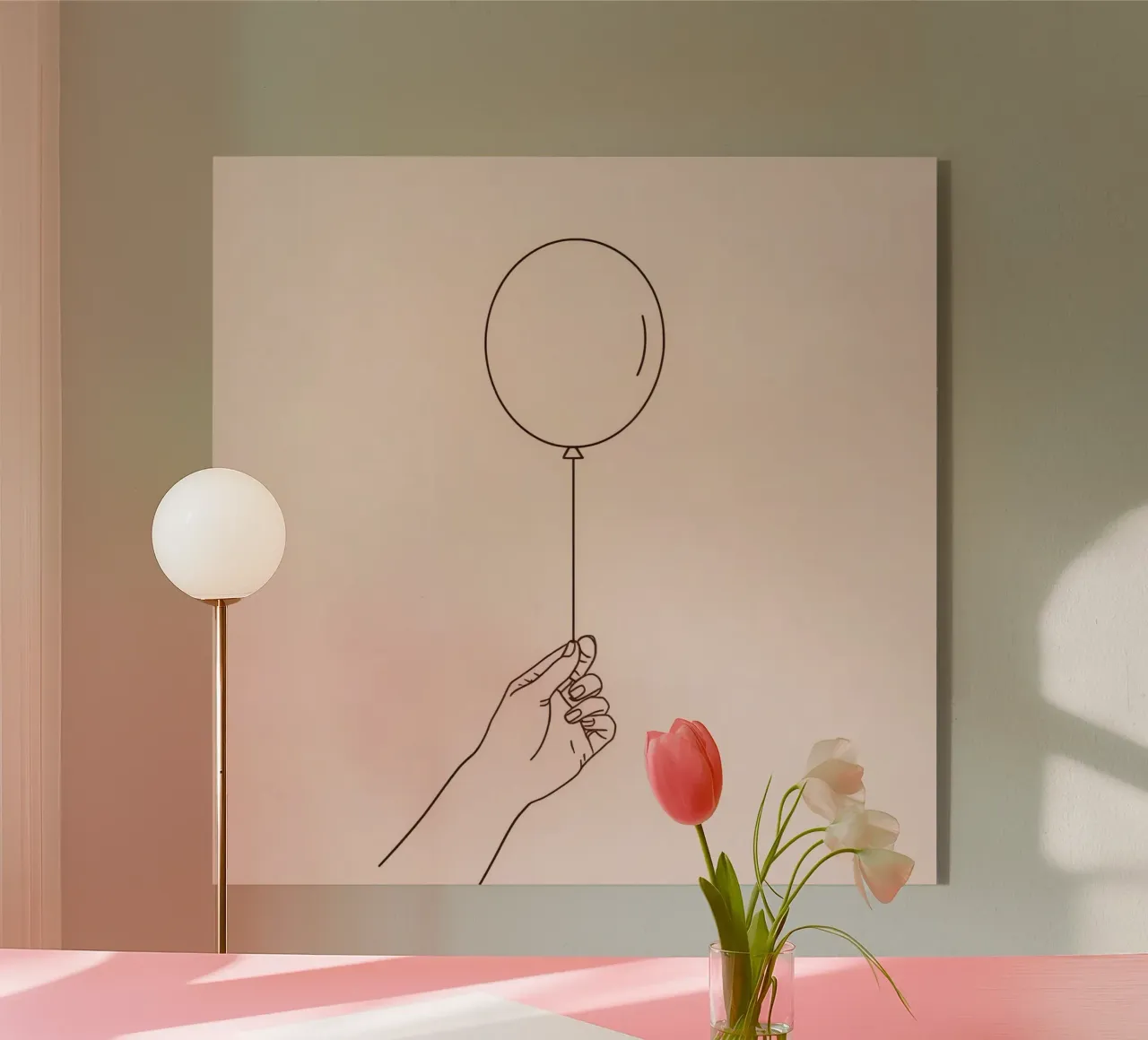 Mano che tiene un palloncino singolo rosa pastello simboleggia la gioia plexiglass da DesignDoodle