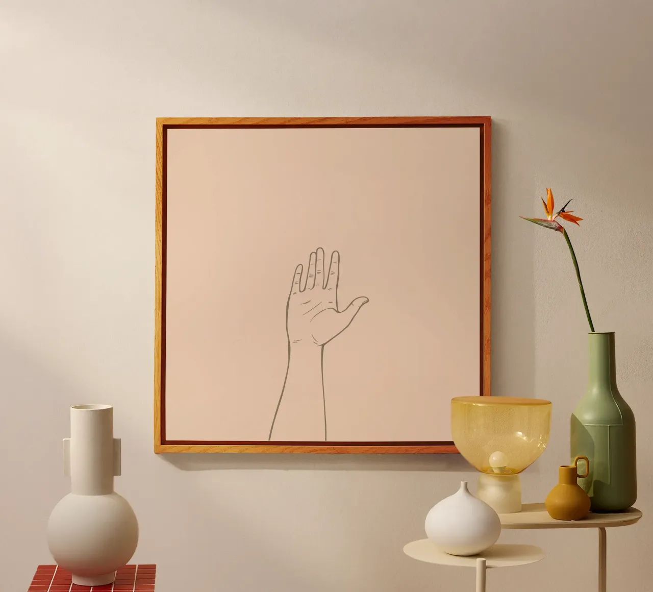 Mano alzata con sfondo pastello che simboleggia la comunicazione plexiglass da DesignDoodle