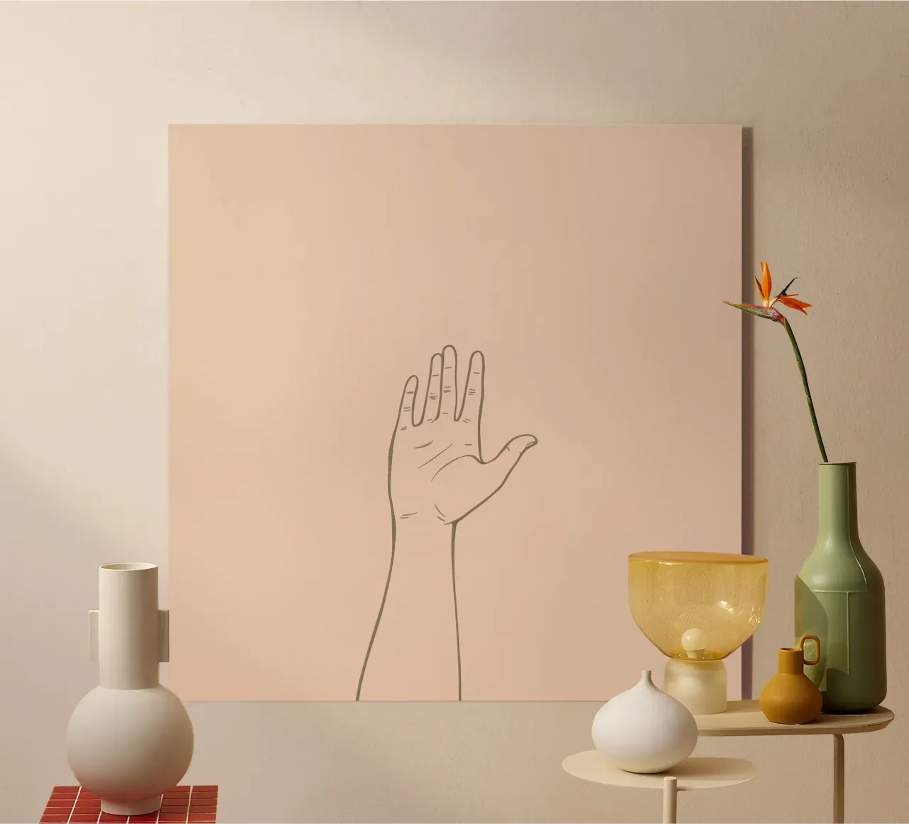 Mano alzata con sfondo pastello che simboleggia la comunicazione plexiglass da DesignDoodle