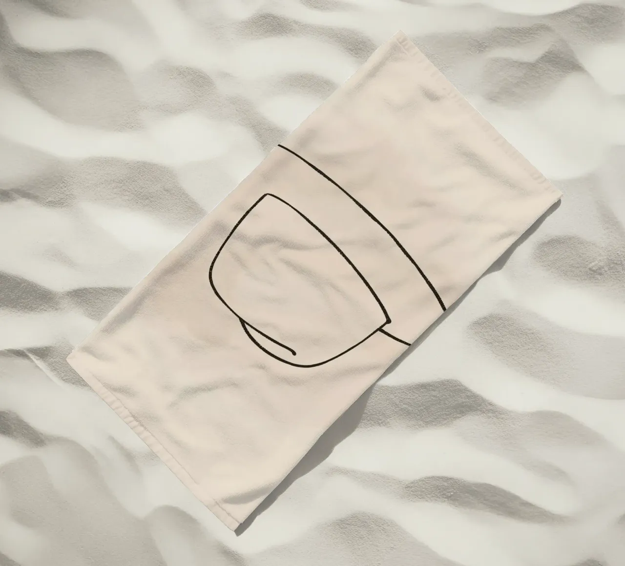 Semplice stile disegnato a mano di un cappello classico su un'arte morbida e pastello telo mare da DesignDoodle