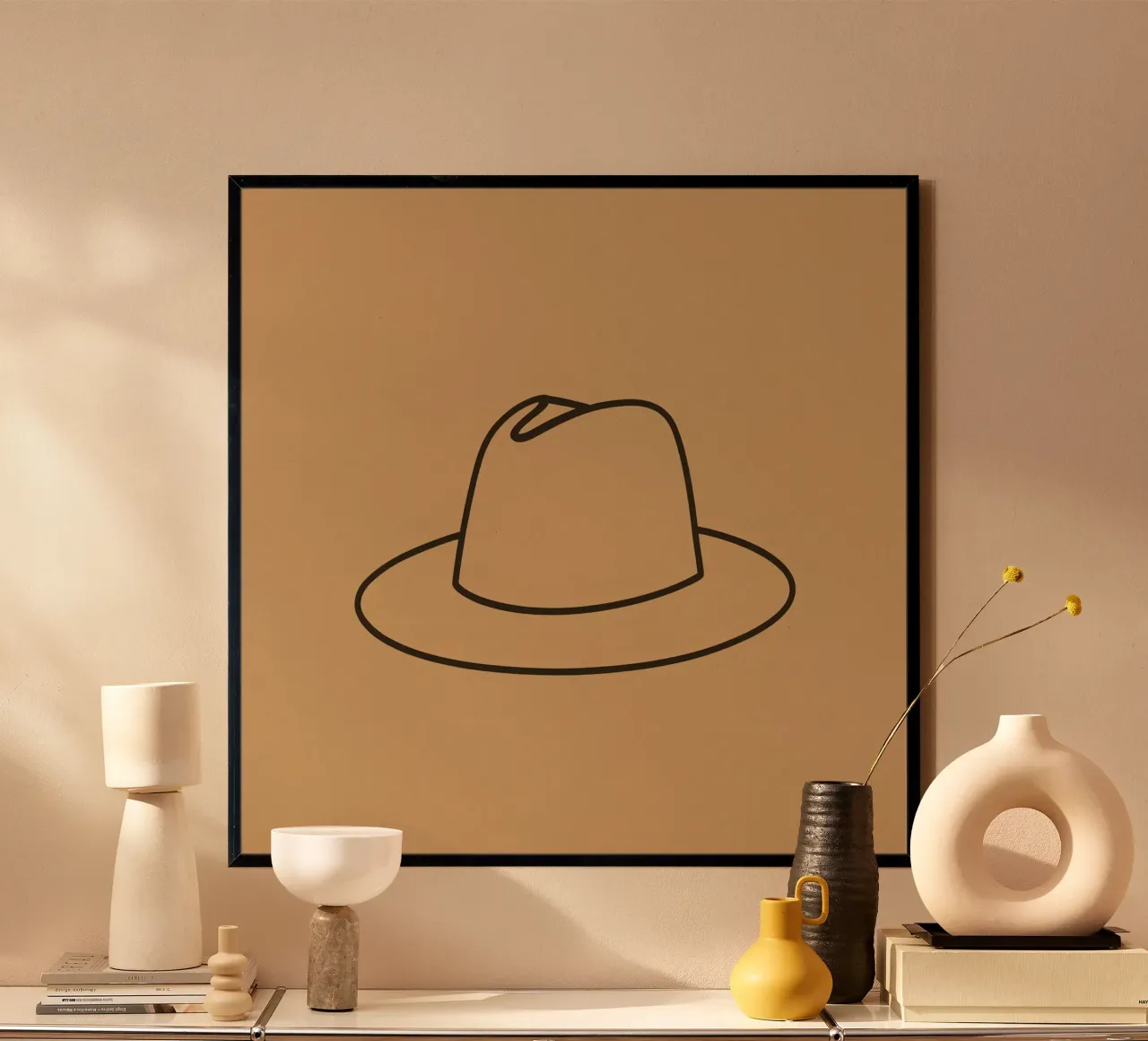 Dessin au trait minimaliste d'un chapeau affiché en art brun neutre hahnemühle de DesignDoodle