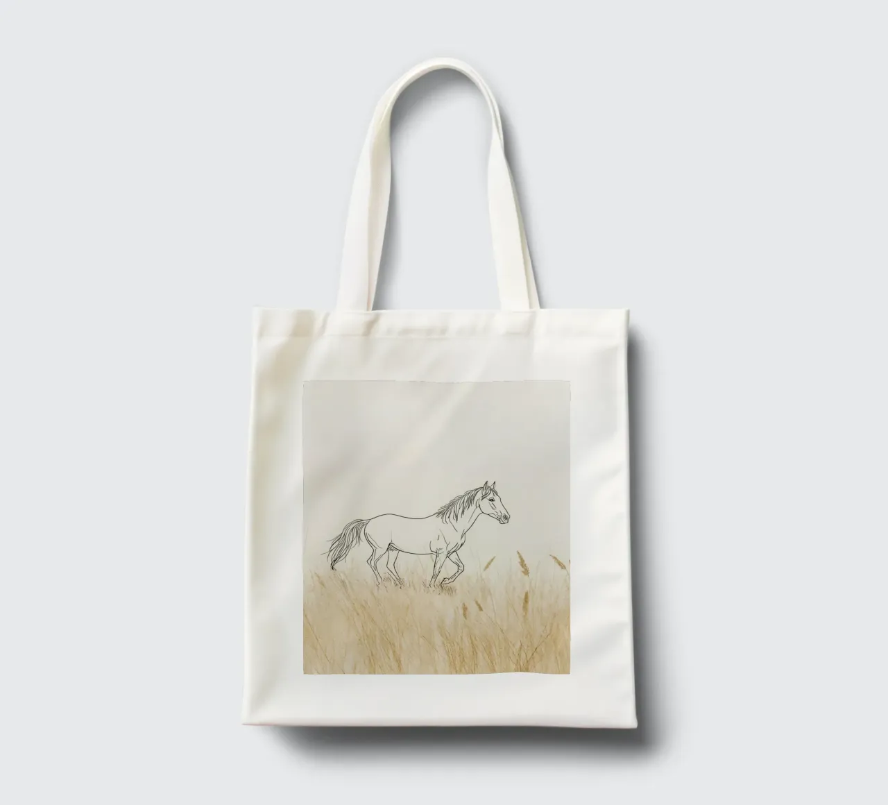 Cavallo che cammina tra l'erba dorata in un prato tranquillo borsa in juta da DesignDoodle