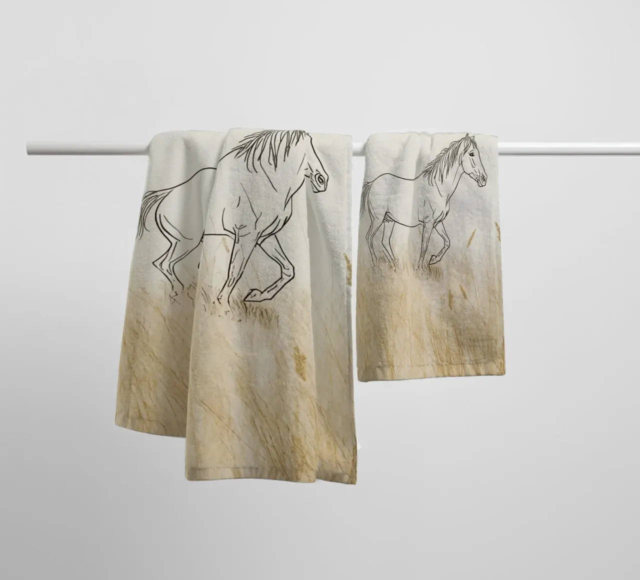 Cavallo che cammina tra l'erba dorata in un prato tranquillo asciugamano da bagno da DesignDoodle