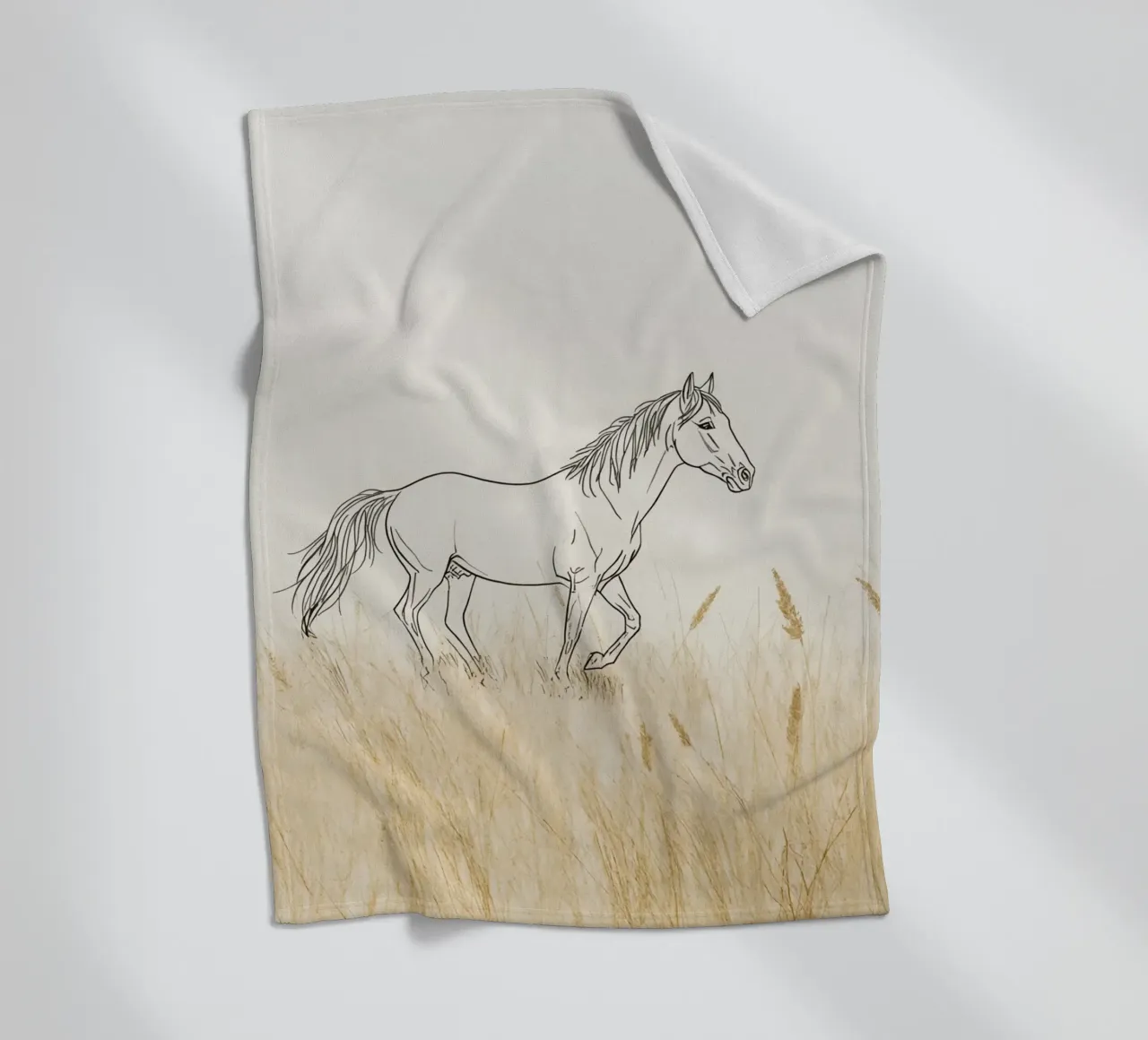 Cavallo che cammina tra l'erba dorata in un prato tranquillo coperta in pile da DesignDoodle