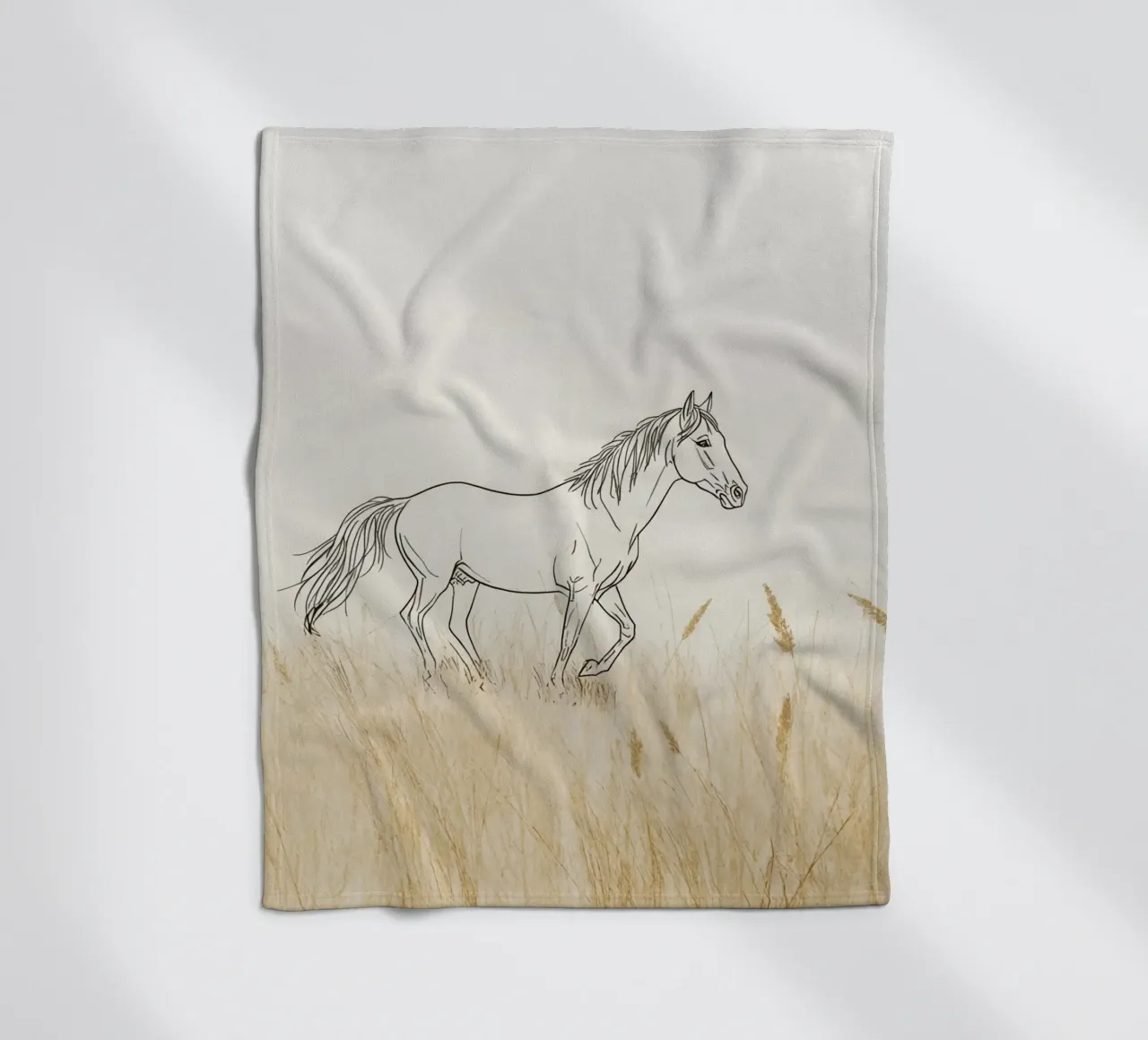 Cavallo che cammina tra l'erba dorata in un prato tranquillo coperta in pile da DesignDoodle