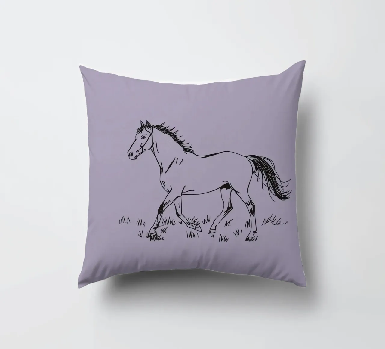 Schizzo di un cavallo che trotta sull'erba con pastello viola cuscino da DesignDoodle