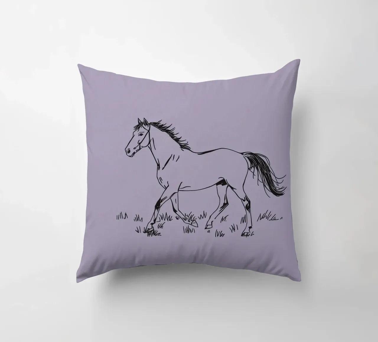 Schizzo di un cavallo che trotta sull'erba con pastello viola cuscino da DesignDoodle
