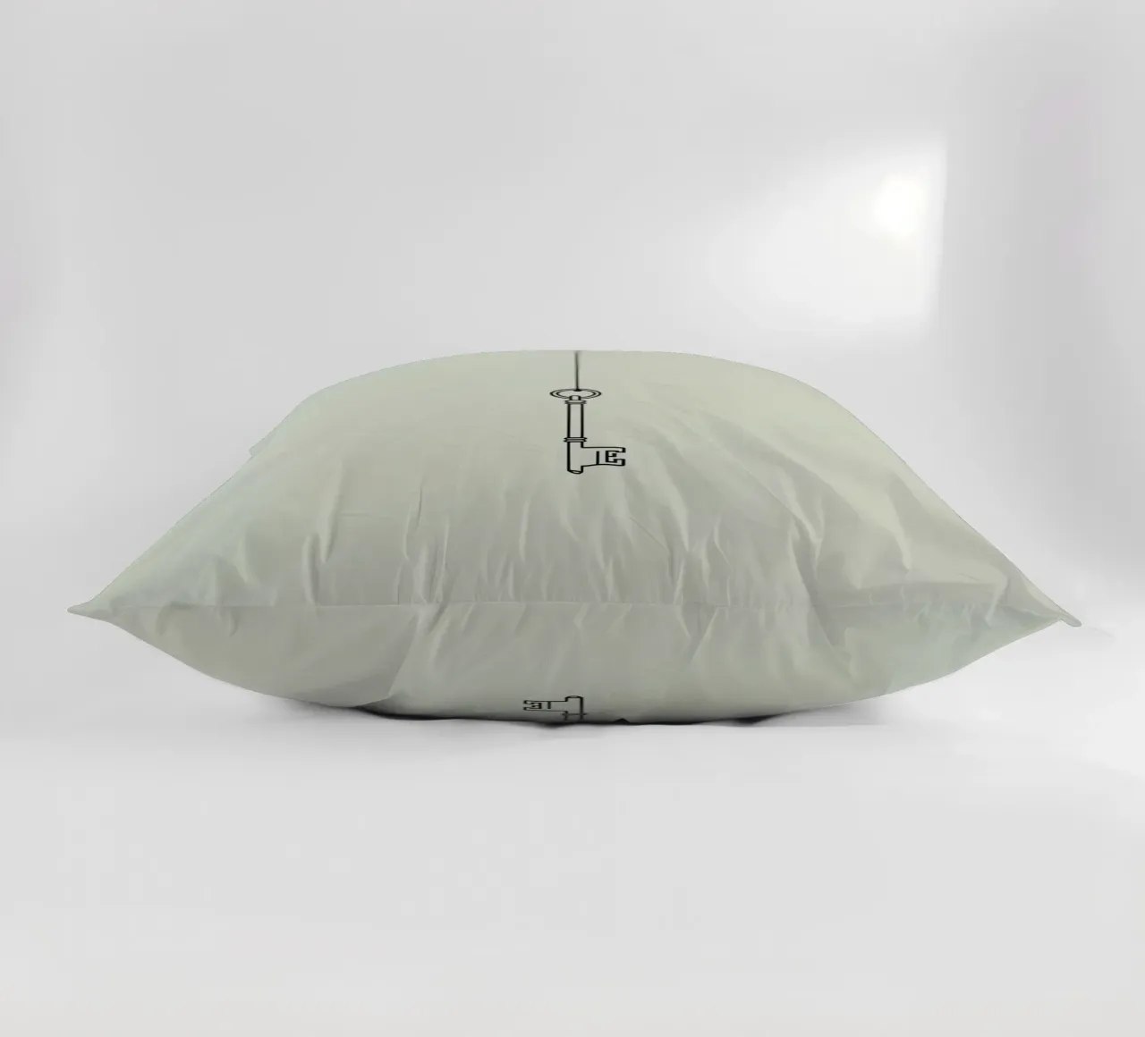 Chiave appesa a un filo su uno sfondo chiaro cuscino da DesignDoodle