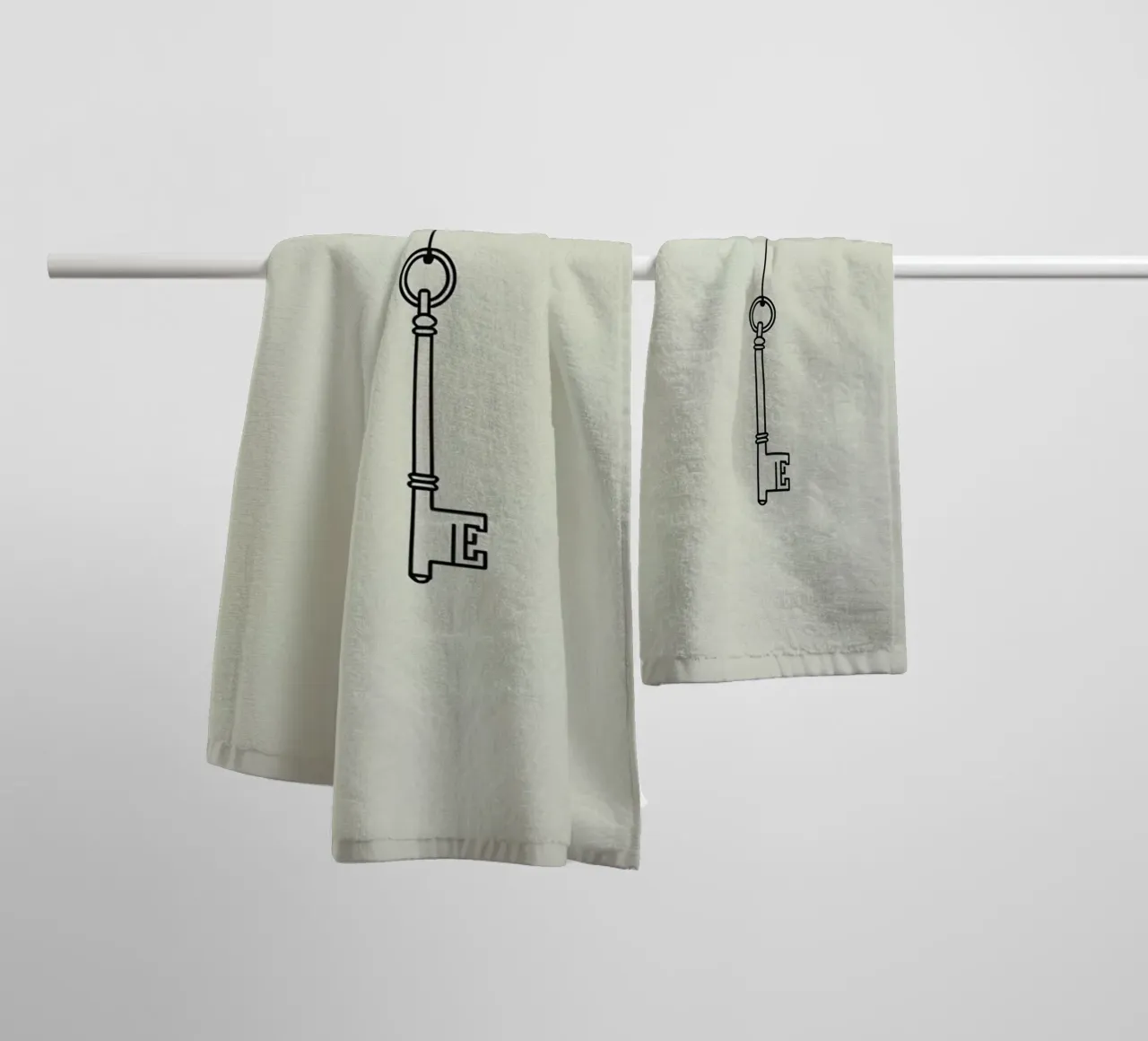 Schlüssel an einer Schnur hängend vor einem Lichthintergrund Handtuch von DesignDoodle