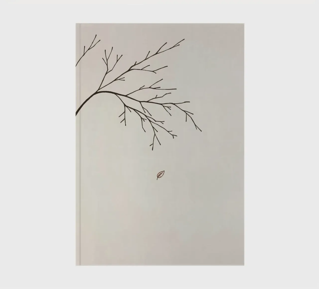 Stilisierter Baumzweig mit einem einzelnen fallenden Blatt Line Art Notizbuch von DesignDoodle