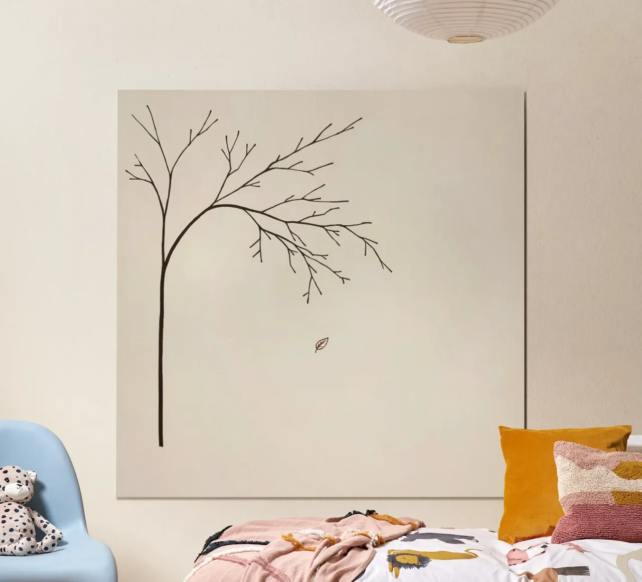 Branche d'arbre stylisée avec une seule feuille qui tombe dessin au trait hahnemühle de DesignDoodle