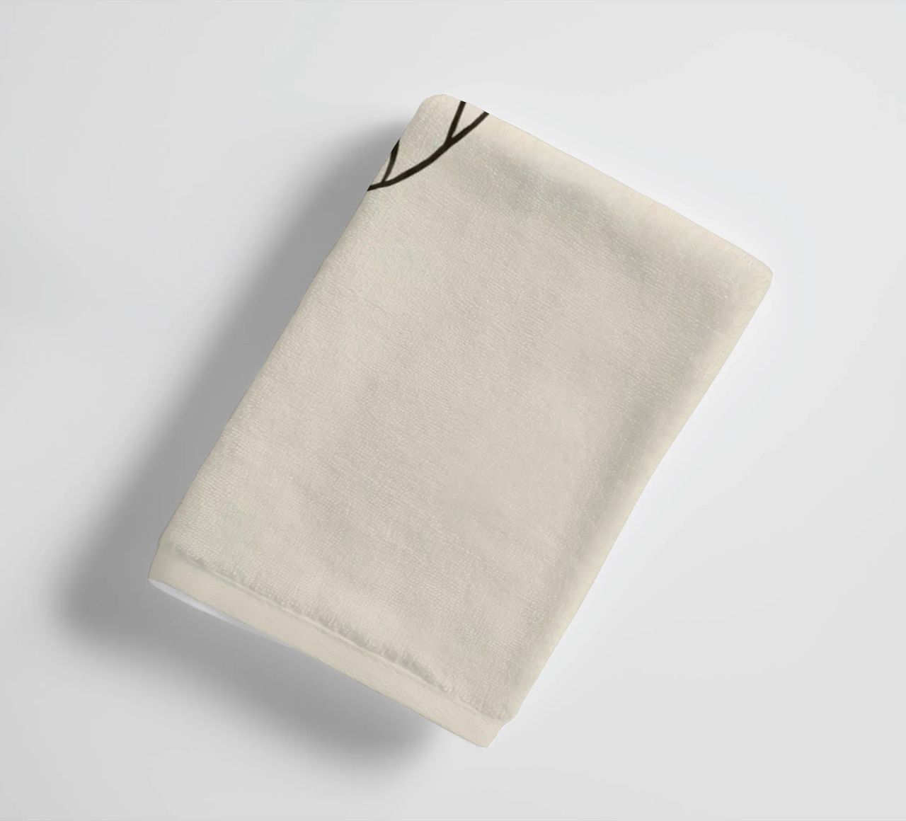 Aufwändig gezeichneter Zweig mit zarten Ästen und einzelner Blüte Handtuch von DesignDoodle