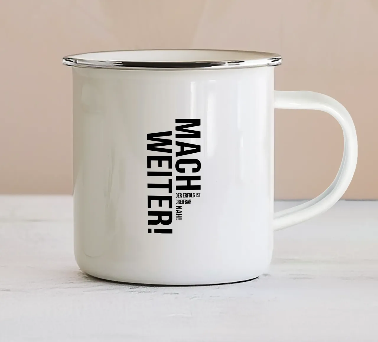 Continua tazza in smalto da YV TYPOGRAPHY