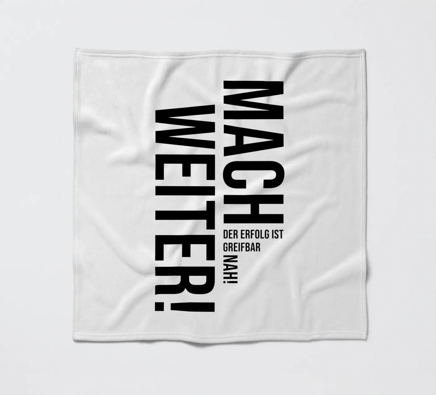 Mach Weiter Fleecedecke von YV TYPOGRAPHY