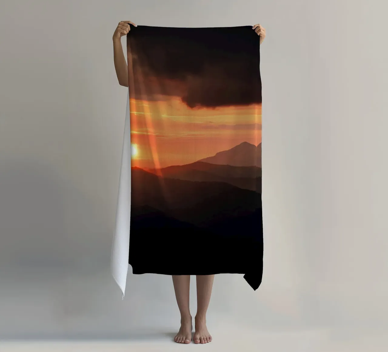 montagne al tramonto telo mare da Earthly Visions