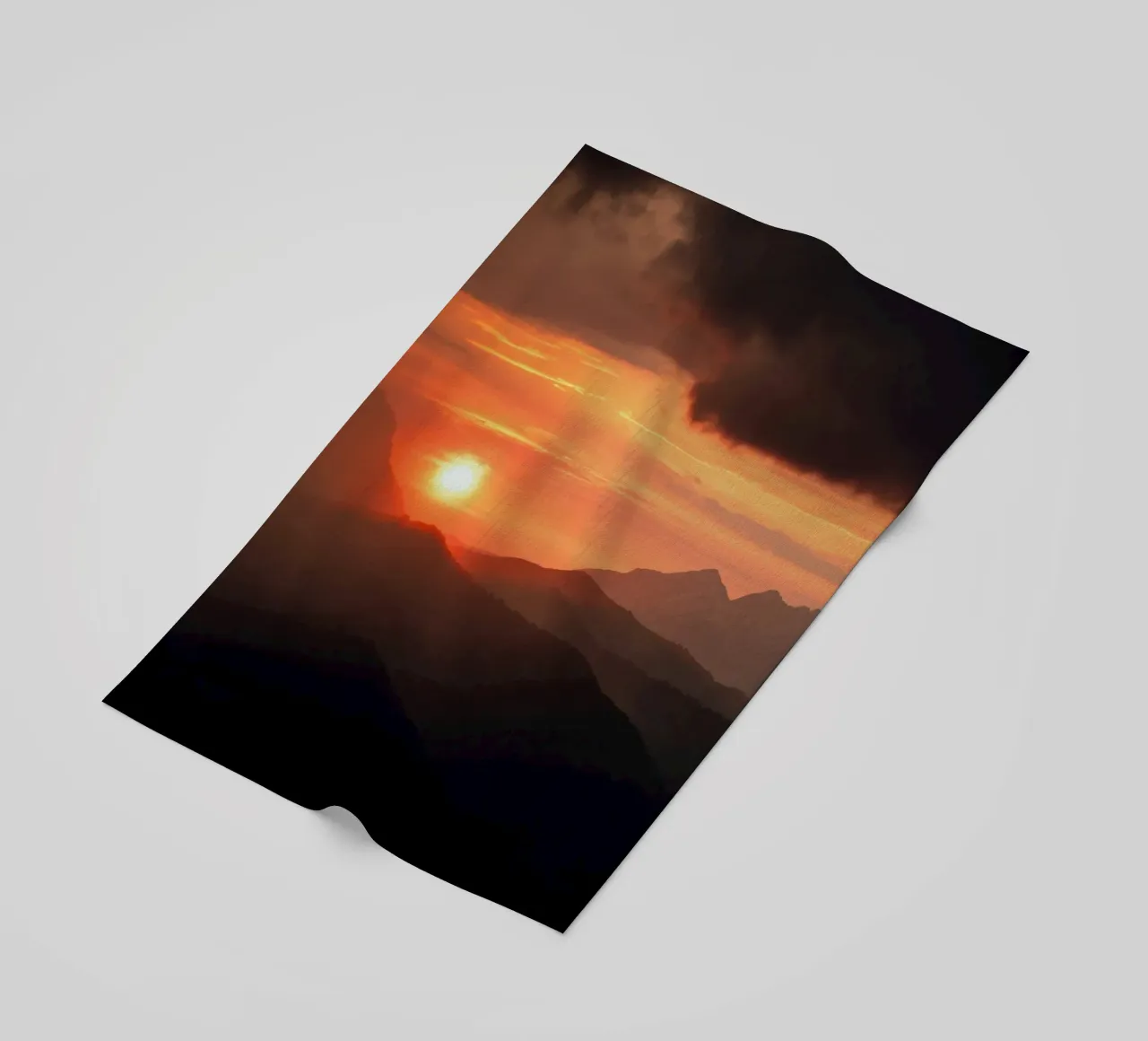 montagne al tramonto telo mare da Earthly Visions