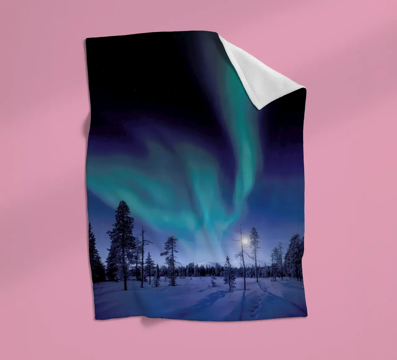 Aurora Borealis Above the Forest coperta in pile da EyeEm Mobile GmbH