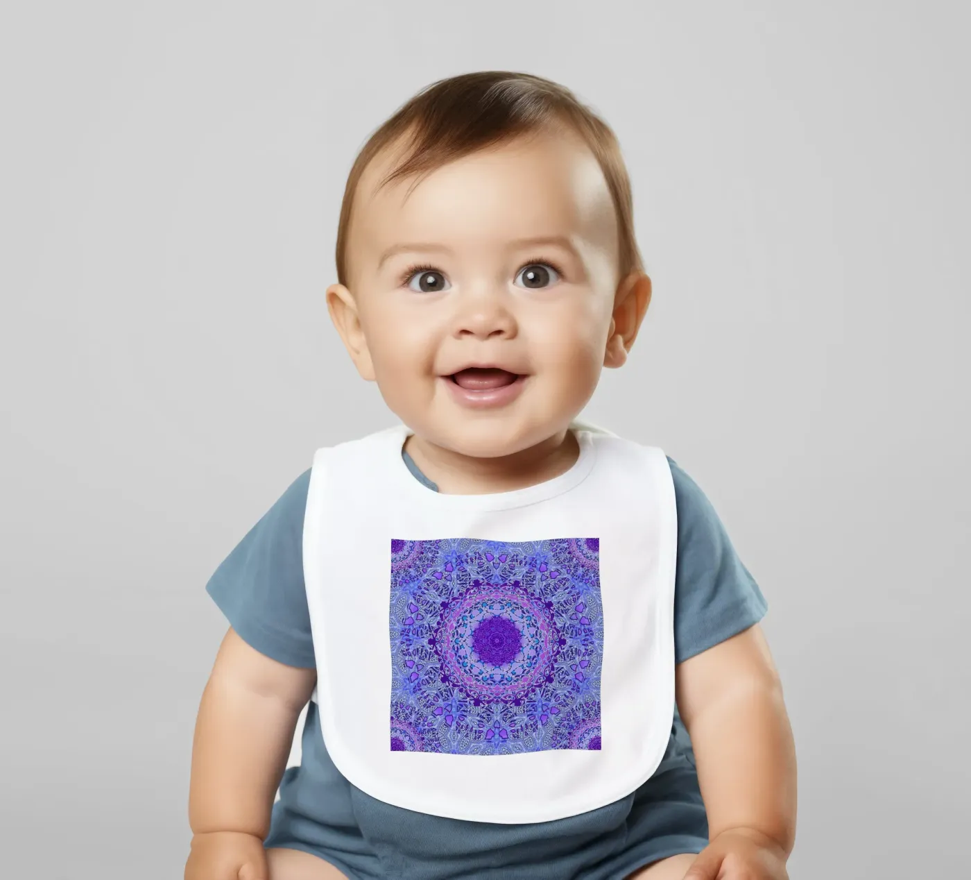 Mandala di pervinche bavaglino da Nina May Design Studio