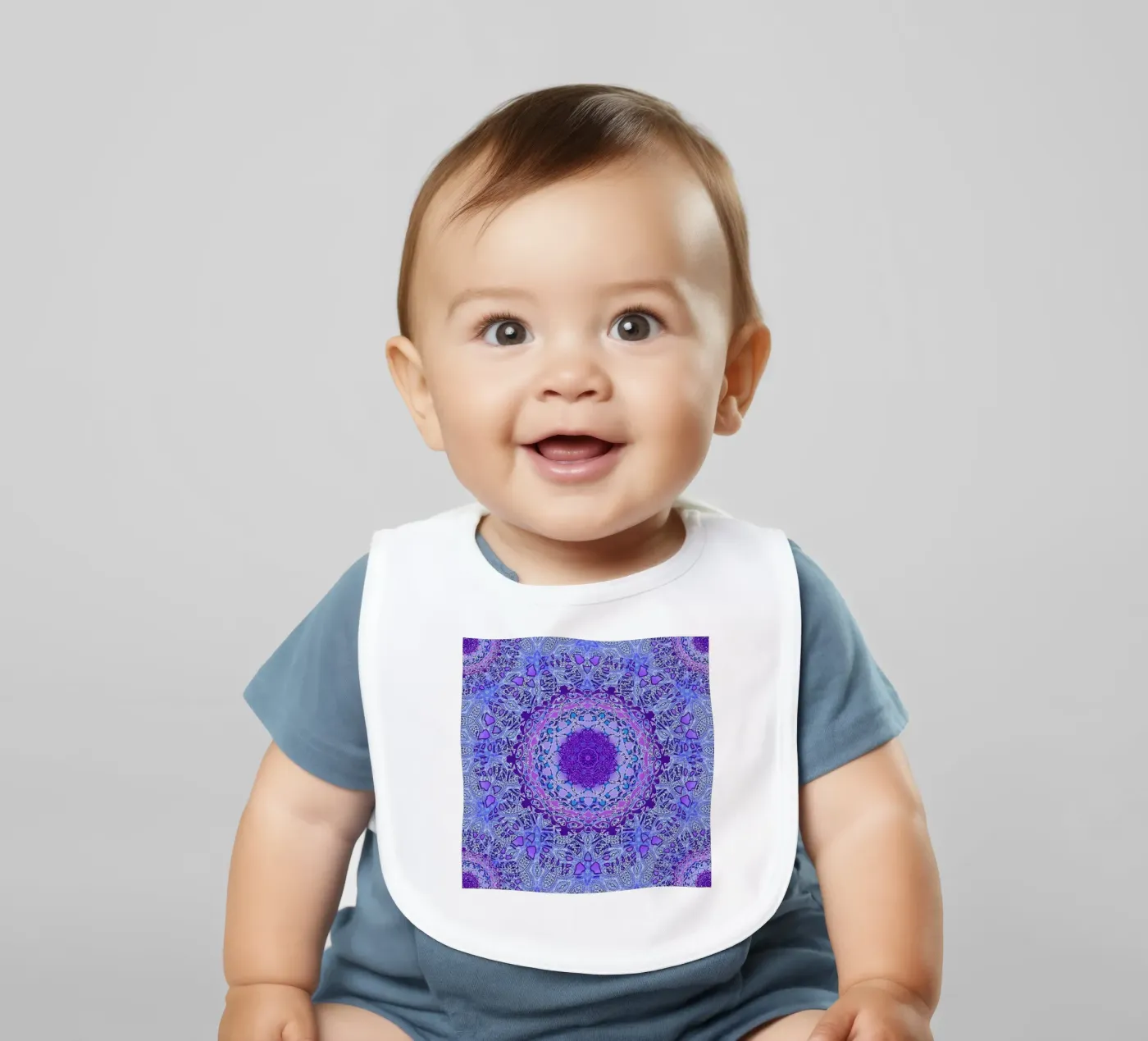Mandala di pervinche bavaglino da Nina May Design Studio
