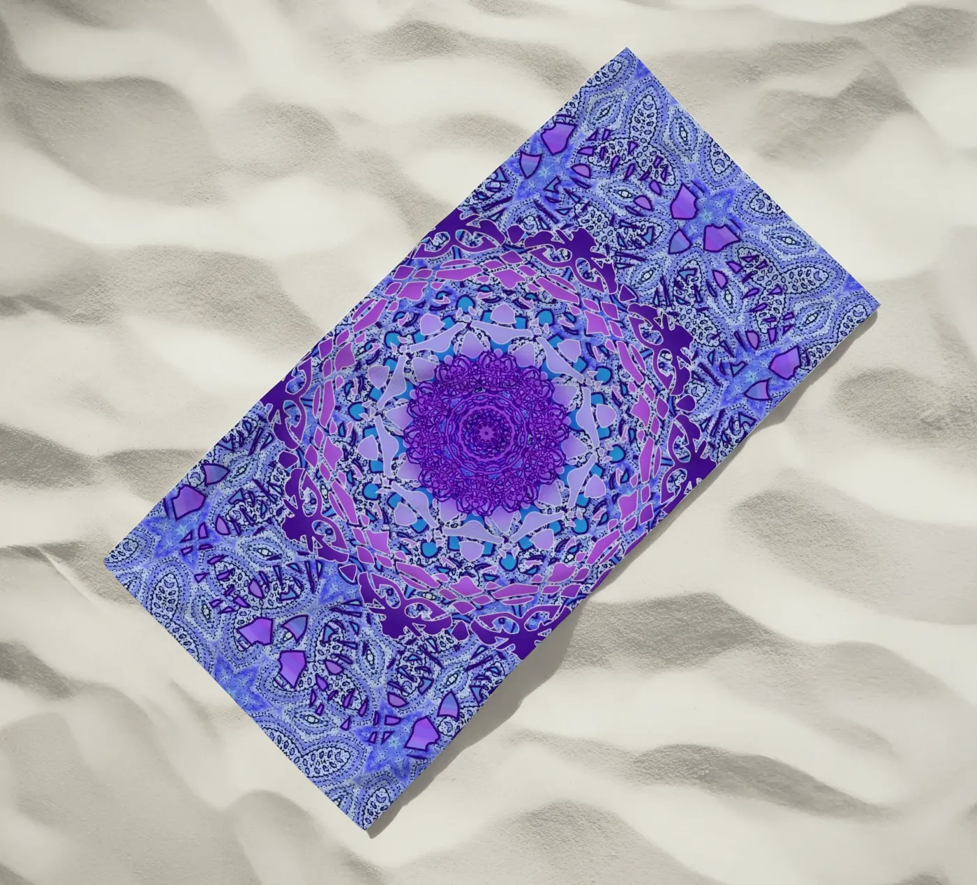 Periwinkle Mandala telo mare da Nina May Design Studio