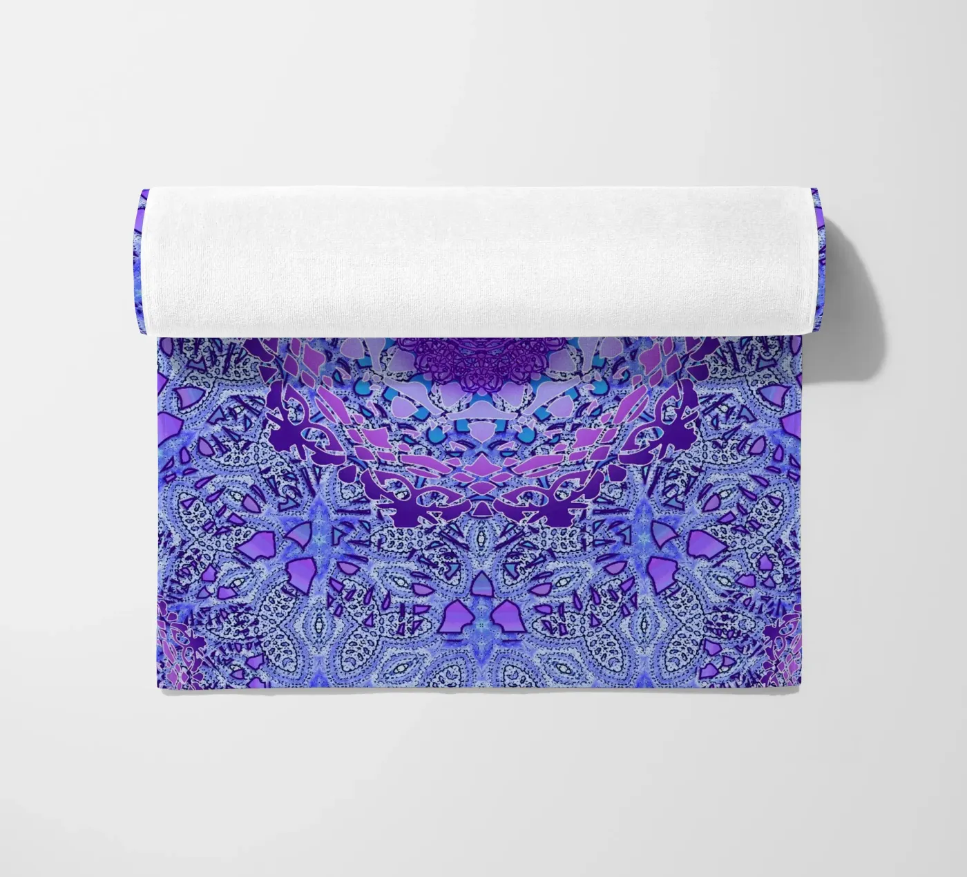 Periwinkle Mandala telo mare da Nina May Design Studio