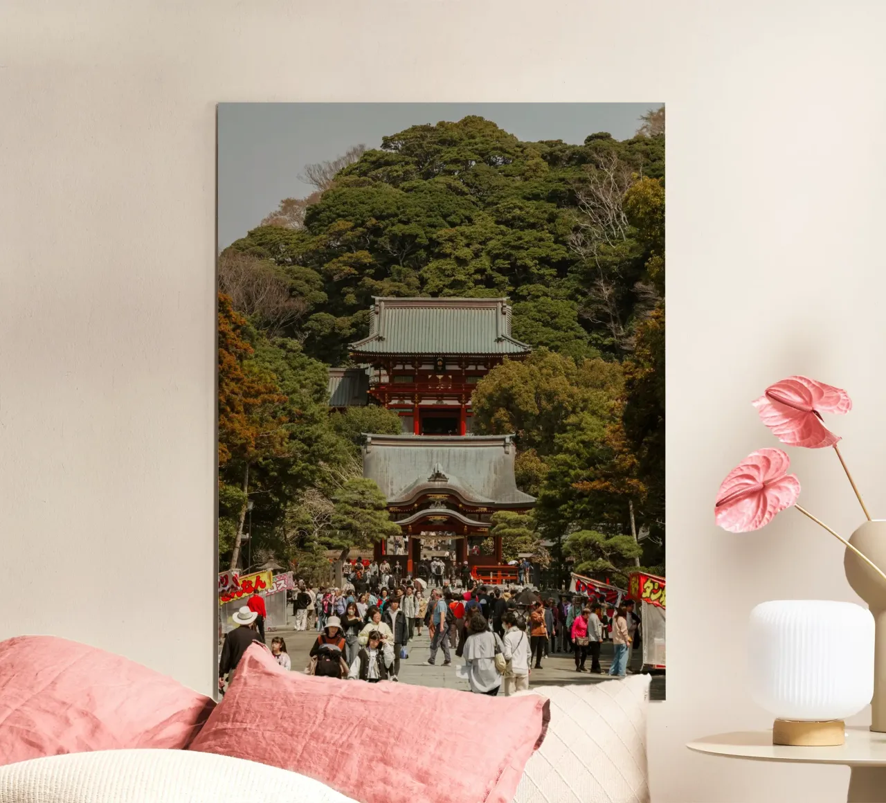 Santuario di Kamakura, Giappone poster con telaio in legno da Marcel Bisig