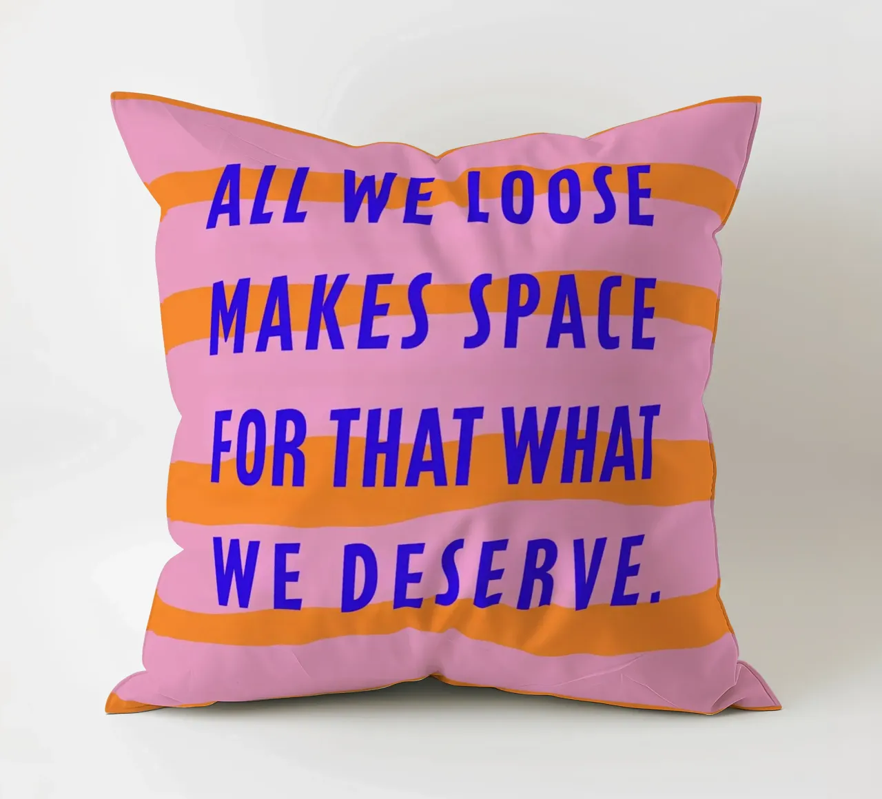 All we loose makes space. cuscino da FRICKE DESIGN