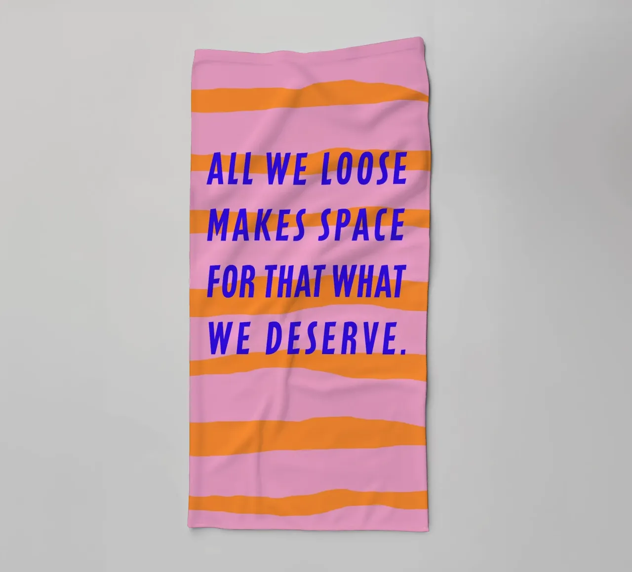All we loose makes space. asciugamano da bagno da FRICKE DESIGN