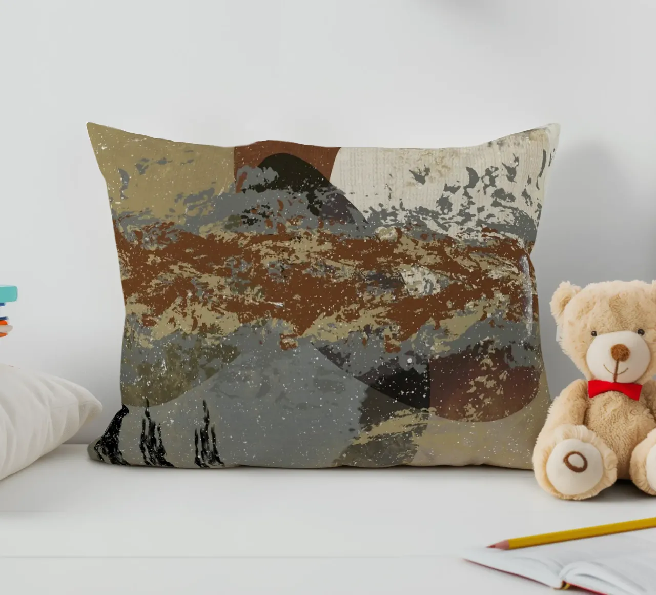 Modern abstract artwork in beige, rust, gray and brown cuscino da Imaginative