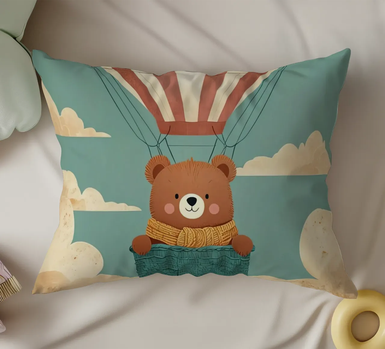 Illustrazione di un orso in mongolfiera cuscino da BABY ART PRINTS