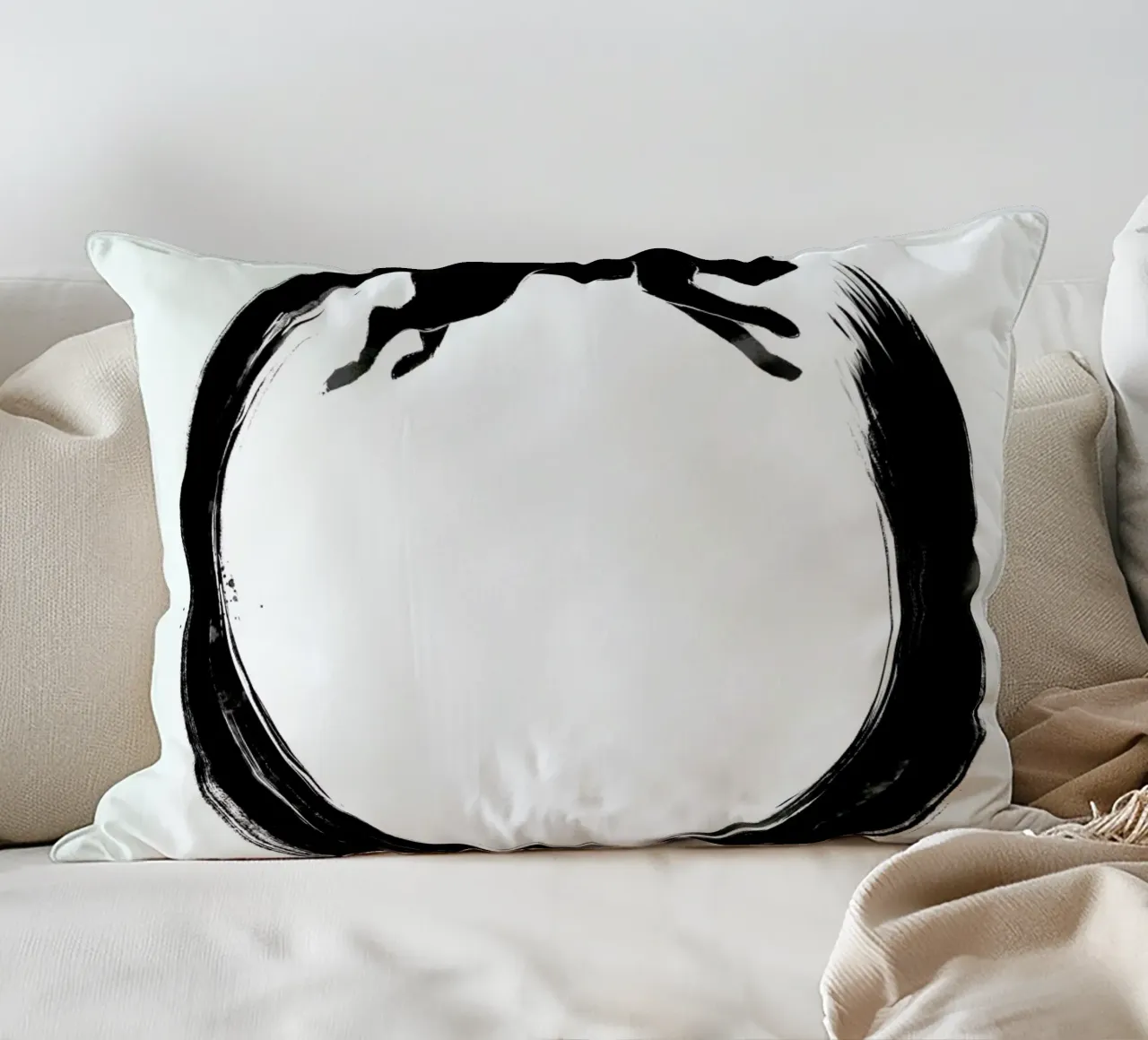 Sumie Enso Cat cuscino da Tobe Fonseca