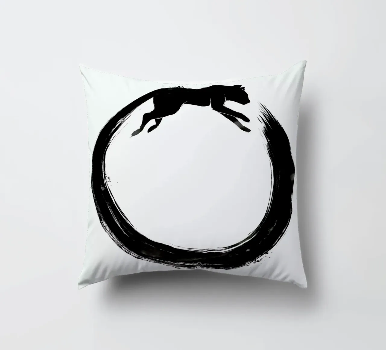 Sumie Enso Cat cuscino da Tobe Fonseca