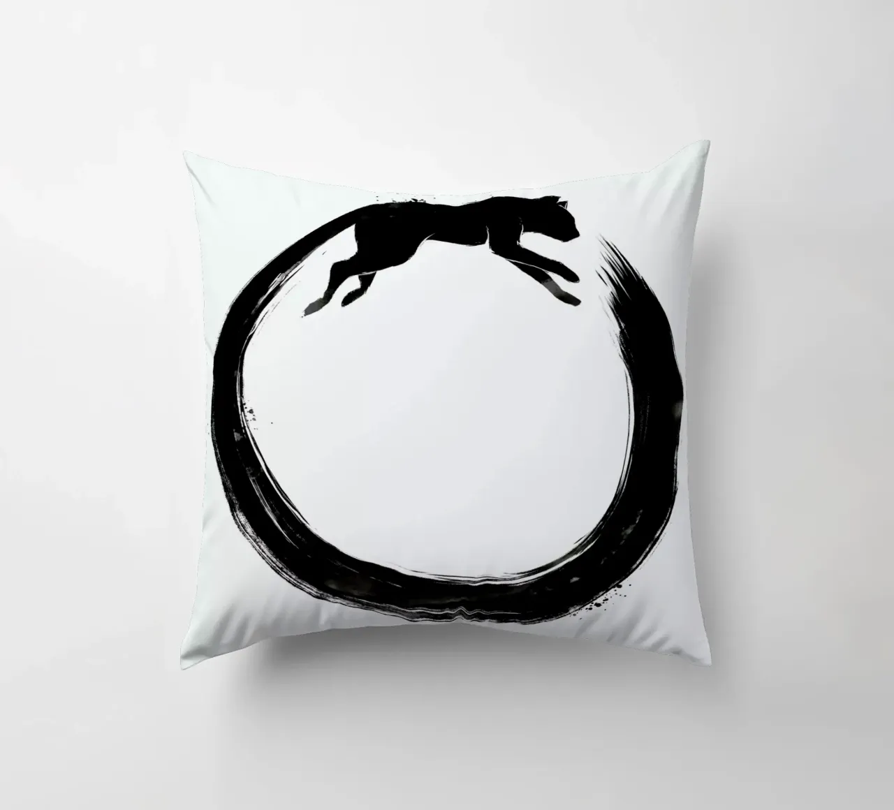 Sumie Enso Cat cuscino da Tobe Fonseca