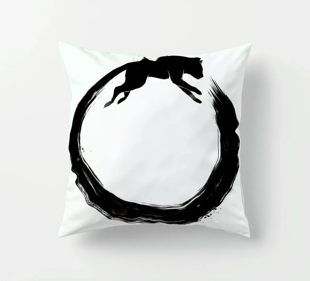 Sumie Enso Cat cuscino da Tobe Fonseca