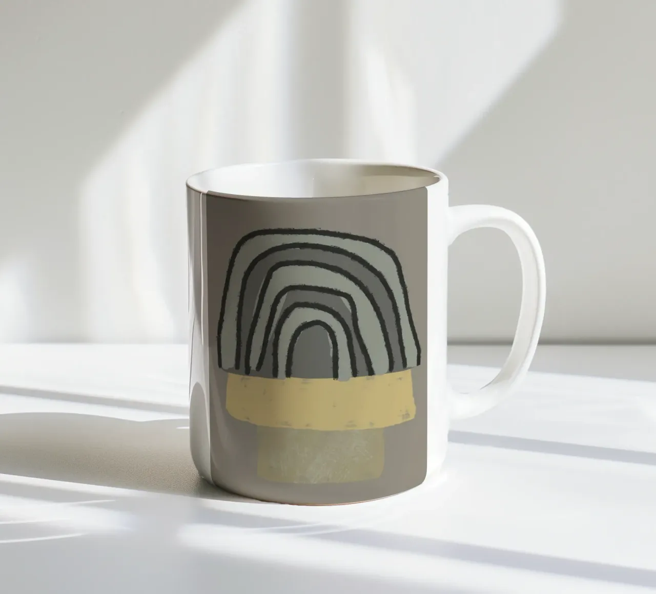 Organic and geometric shapes in green and yellow tazza in ceramica da Imaginative