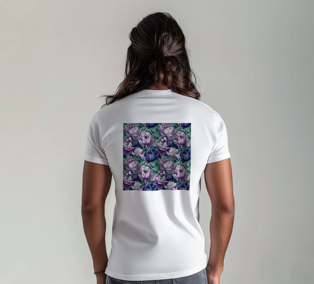 Peonie antiche t-shirt da Nina May Design Studio