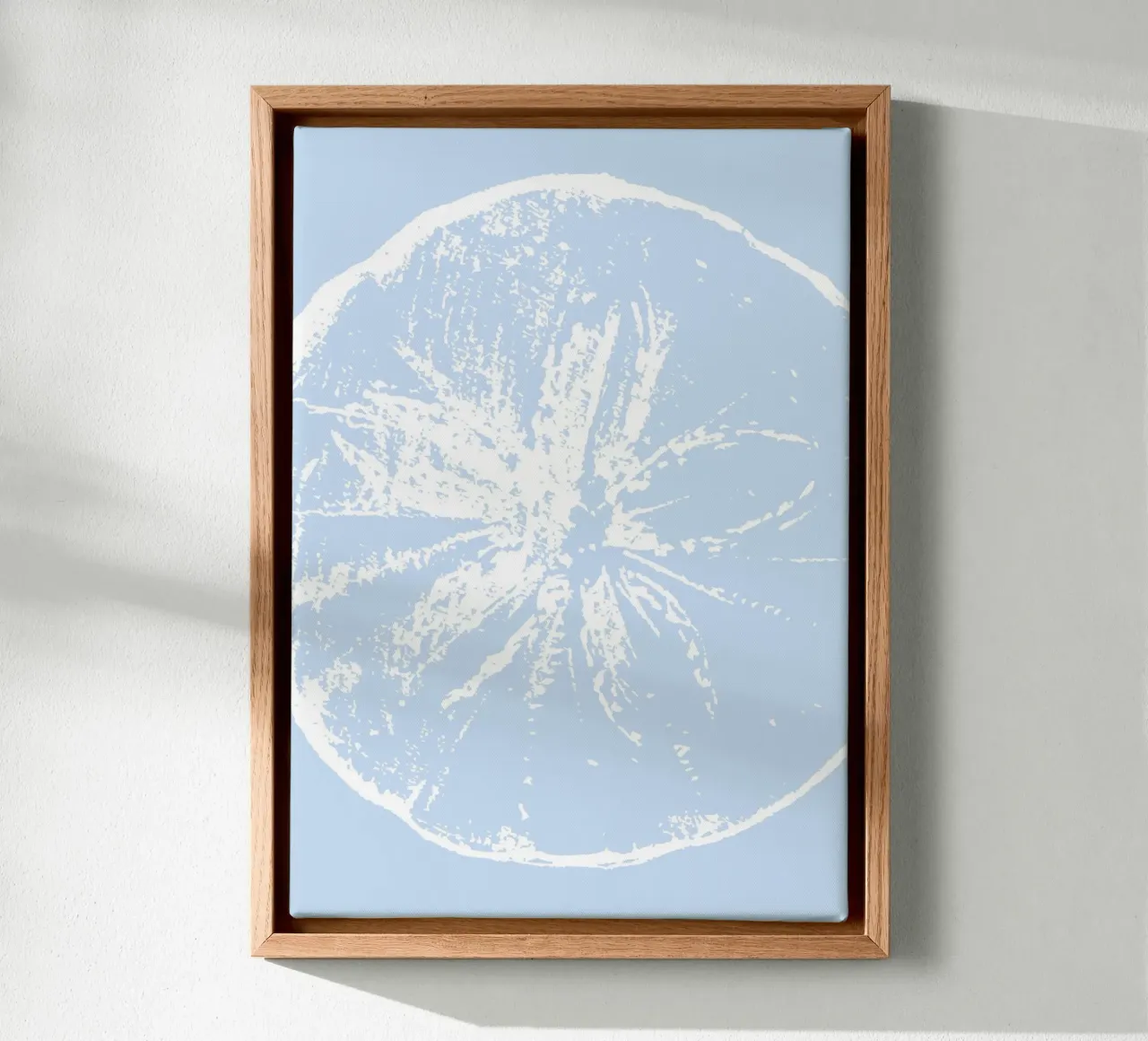 Abstracte Citrusvruchtendruk - Pastelblauw Esthetisch, Modern canvas met Baklijst van ClubArt