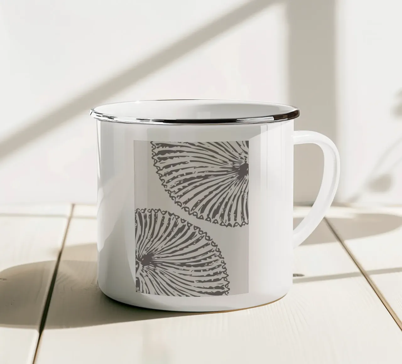 Abstracte schelpenprint - Moderne Neutrale Kust Badkamer Ar emaille mok van ClubArt