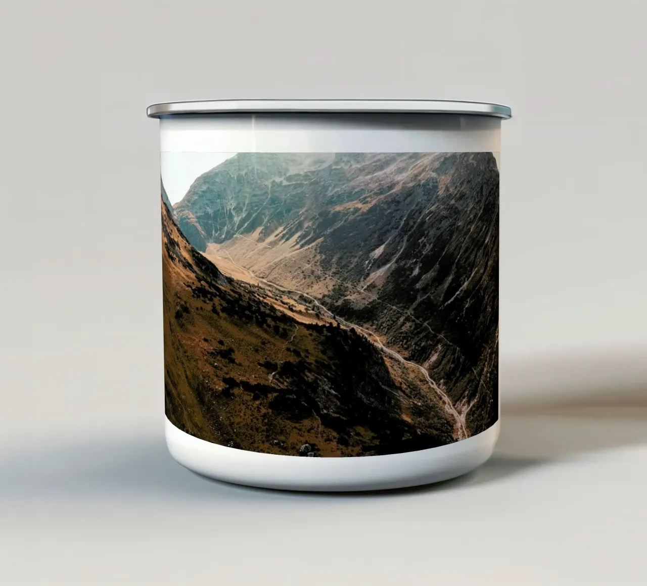 Unknown Planet tazza in smalto da Sebastian Hilgetag