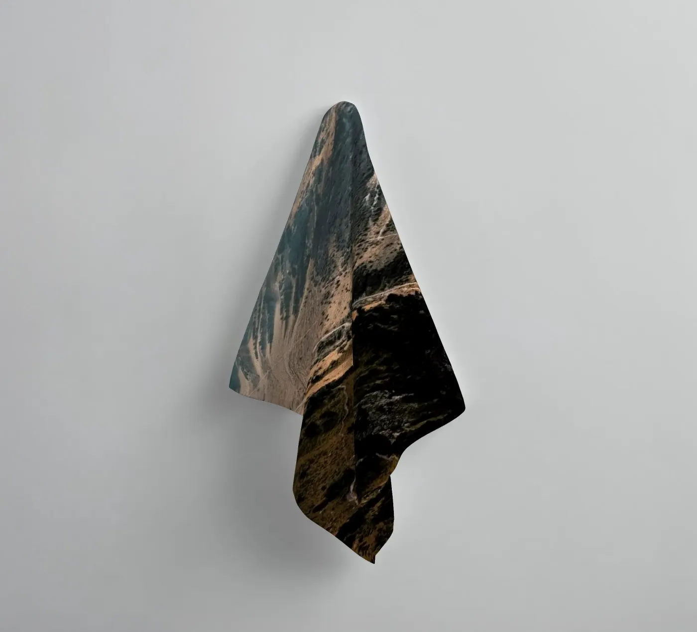 Unknown Planet badhanddoek van Sebastian Hilgetag