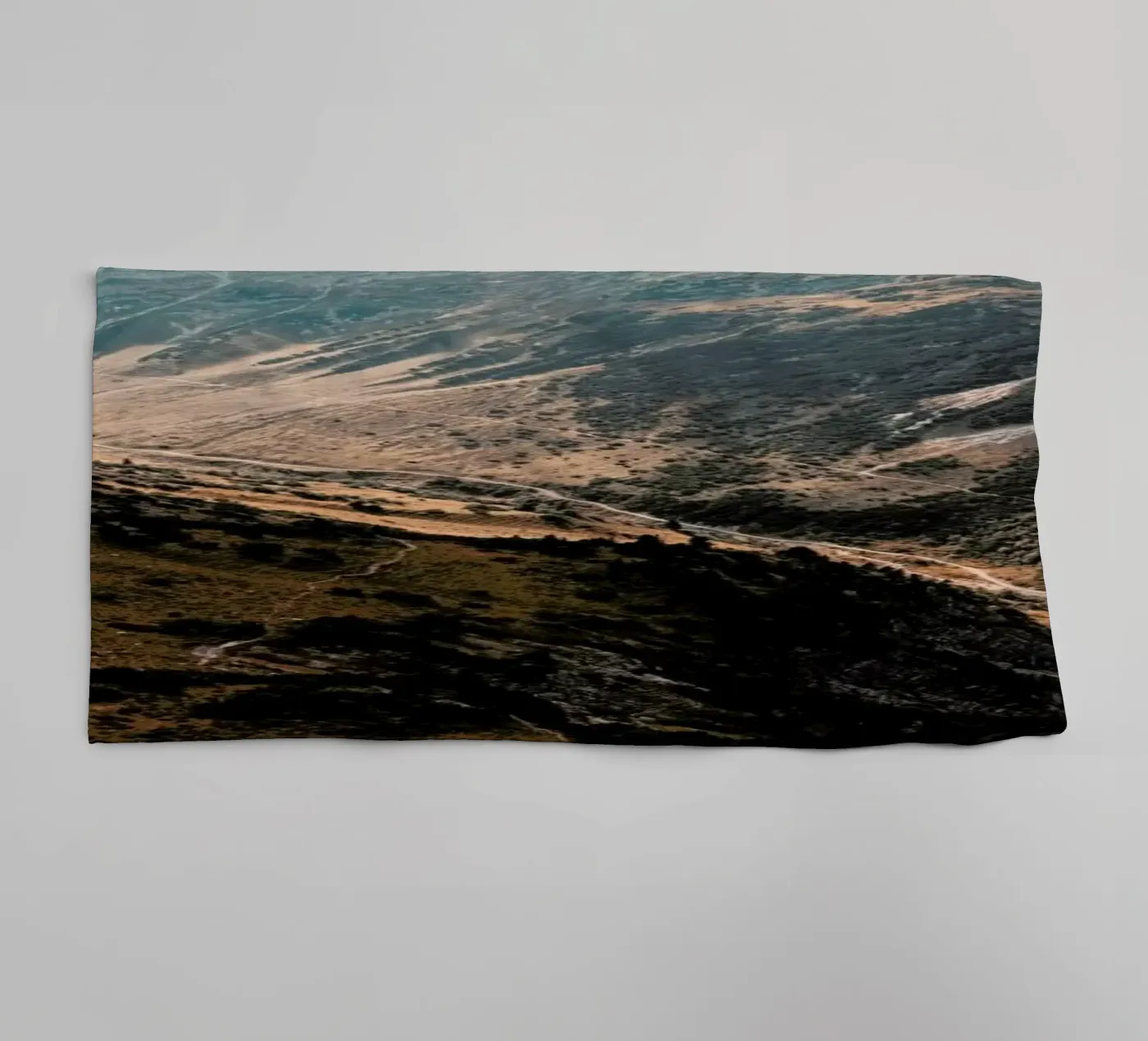 Unknown Planet badhanddoek van Sebastian Hilgetag