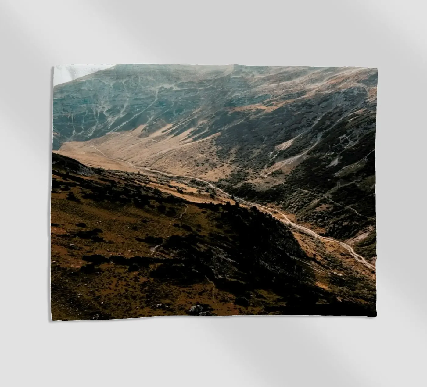 Unknown Planet Strandtuch von Sebastian Hilgetag