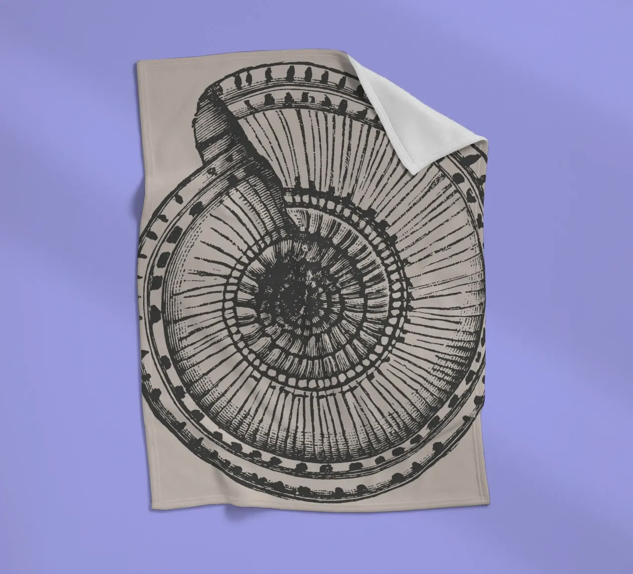Stampa dettagliata di un fossile di ammonite - Toni terrosi, Ar... coperta in pile da ClubArt