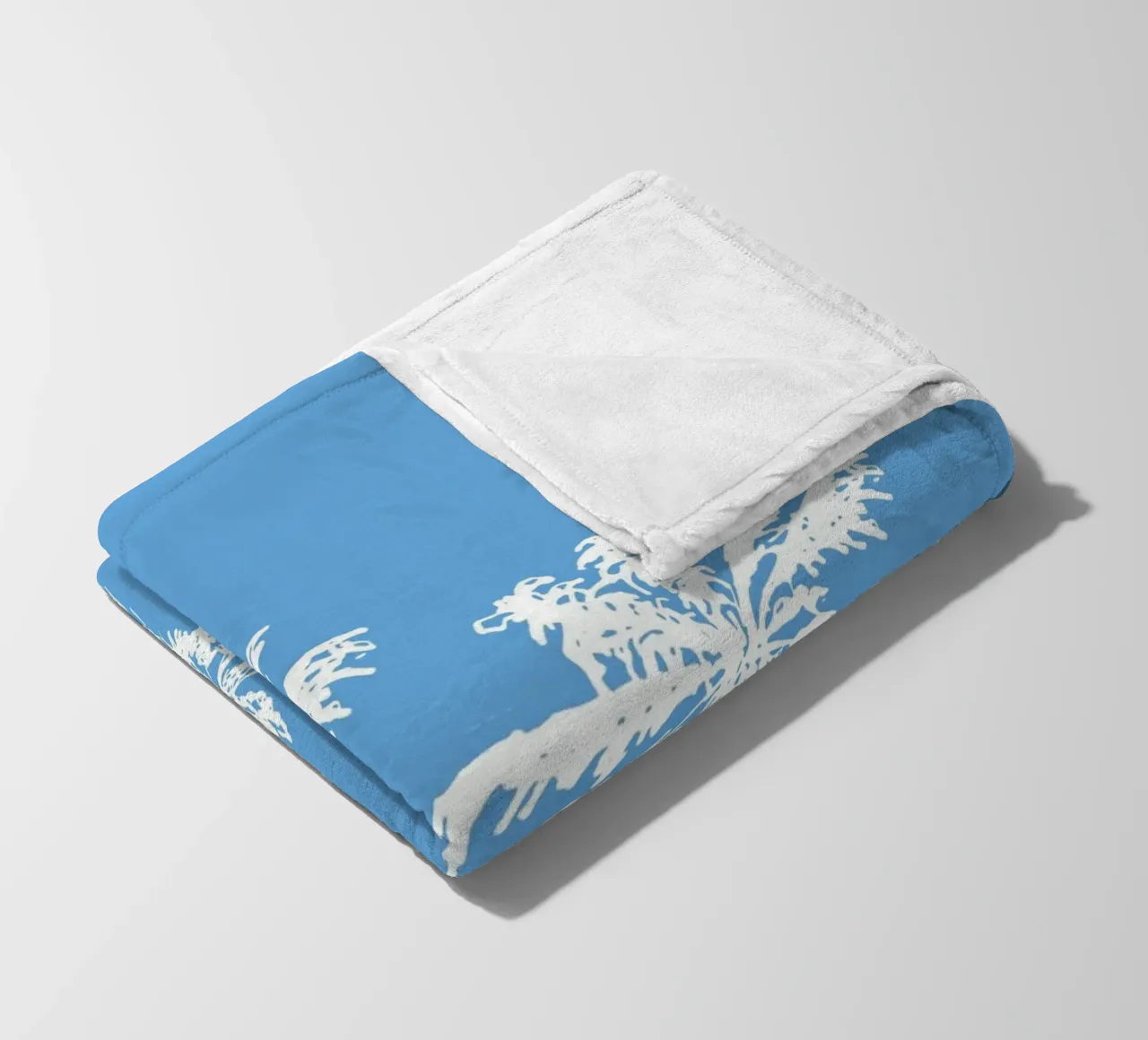 Palm Trees Print - Küstendekoration, Sommerstimmung, blaue Ästhetik Fleecedecke von ClubArt