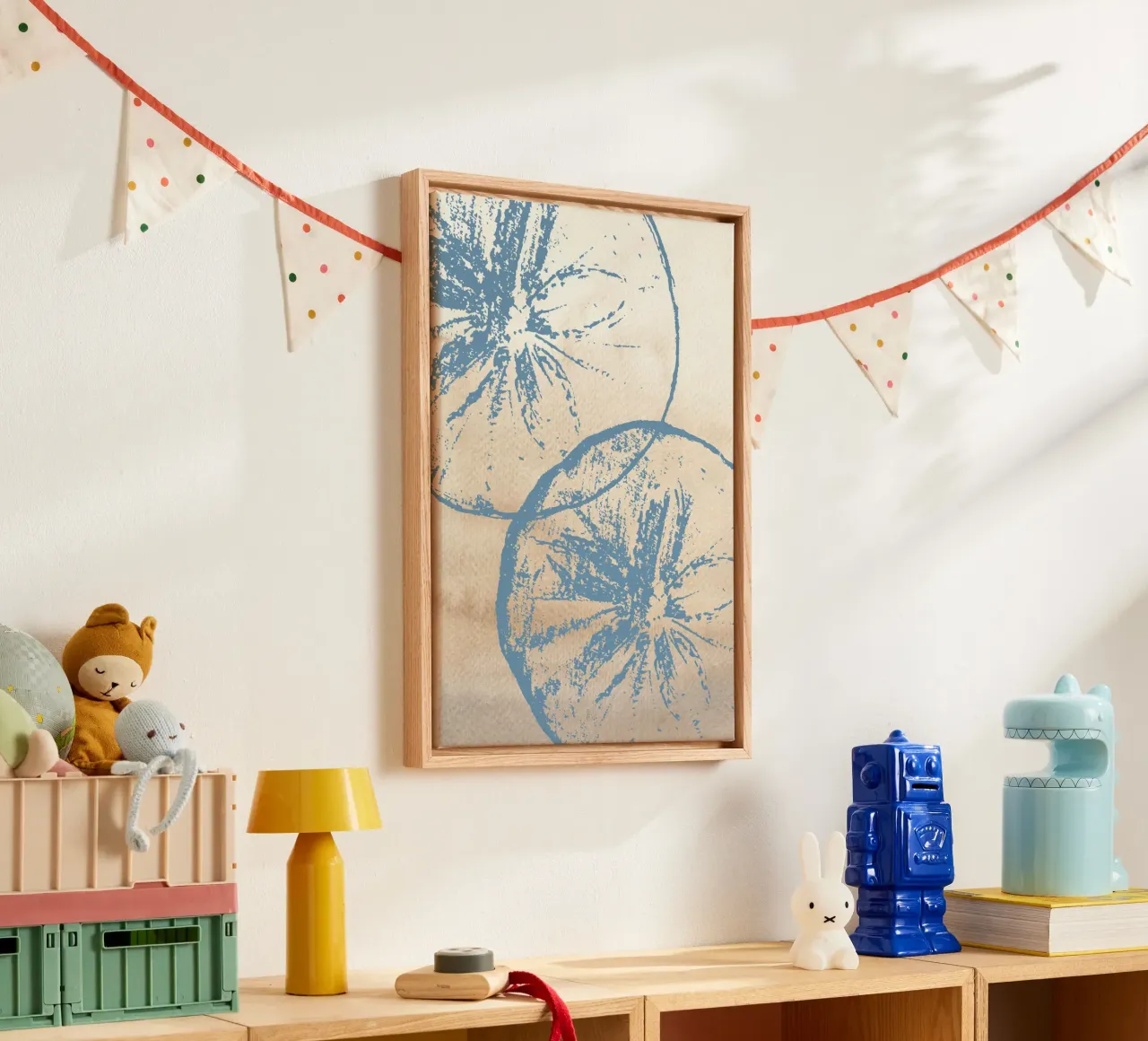 Abstracte plakjes citrusvruchten - Blauw & beige, modern botanisch canvas met Baklijst van ClubArt