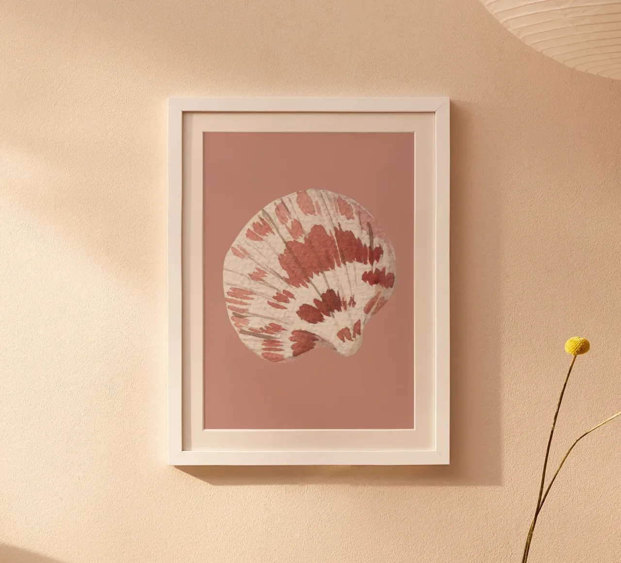 Acquerello Scallop Shell - Terracotta e bianco, Coastal Chic poster con telaio in legno da ClubArt