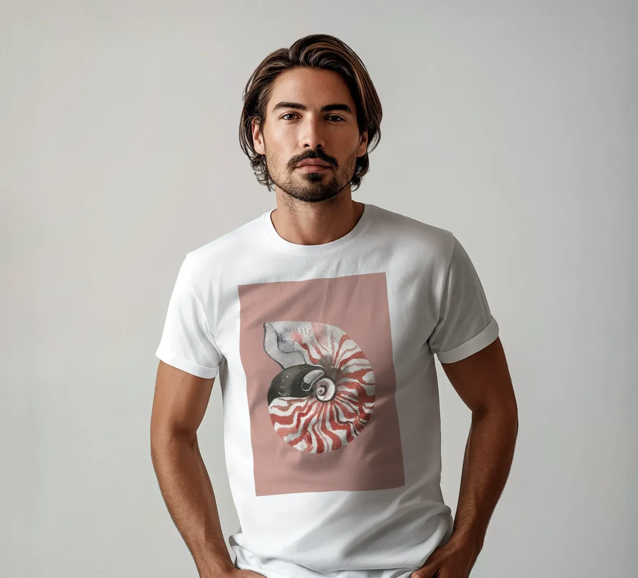 Nautilus Muschel Aquarell - Terrakotta & Weiß, Kunst am Meer T-Shirt von ClubArt