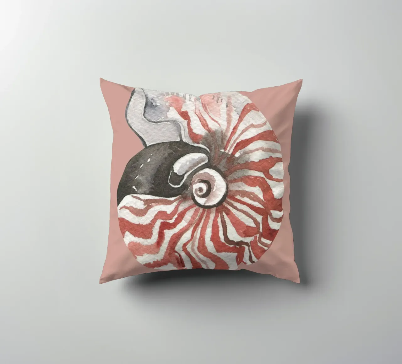 Nautilus Shell Acquerello - Terracotta e bianco, Arte costiera cuscino da ClubArt